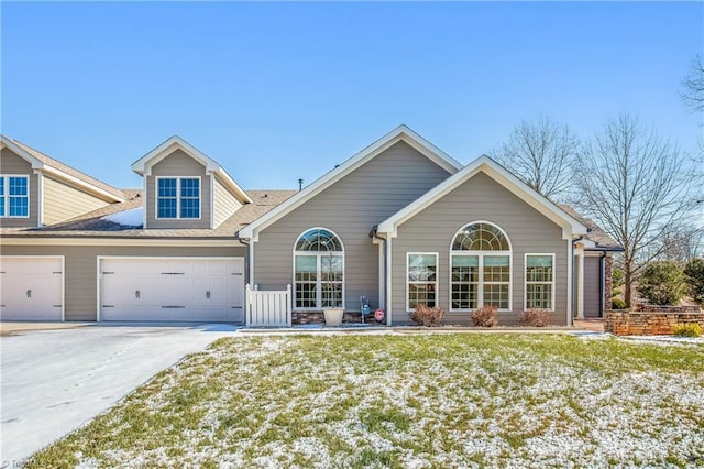 view of front of house featuring a front lawn and a garage