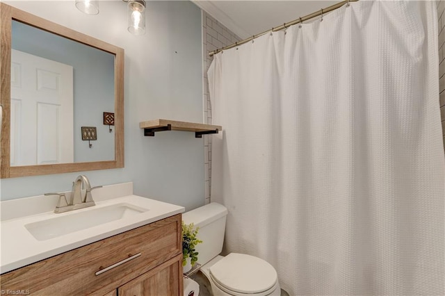 bathroom with a shower with shower curtain, vanity, and toilet