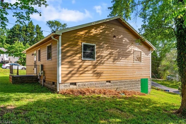1115 Wachovia St, Winston-Salem, NC 27101 - view of side of property with crawl space and a yard