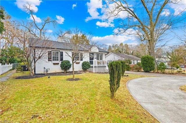 single story home featuring a front yard