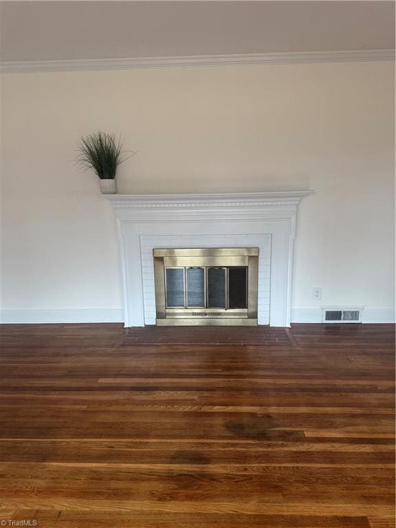 details featuring wood-type flooring and ornamental molding