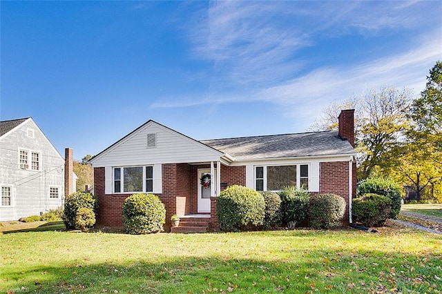 view of front of house featuring a front lawn