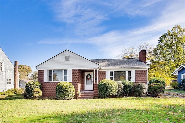 view of front facade with a front lawn