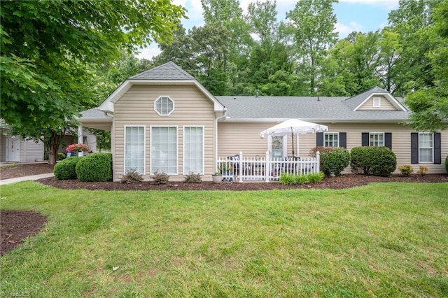 130 W Brick Walk Ct, Mocksville, NC 27028 - view of front of house with a front yard and roof with shingles