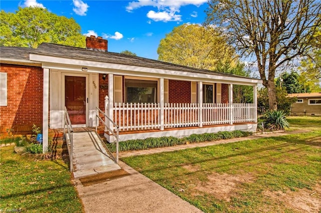 single story home featuring a porch and a front yard