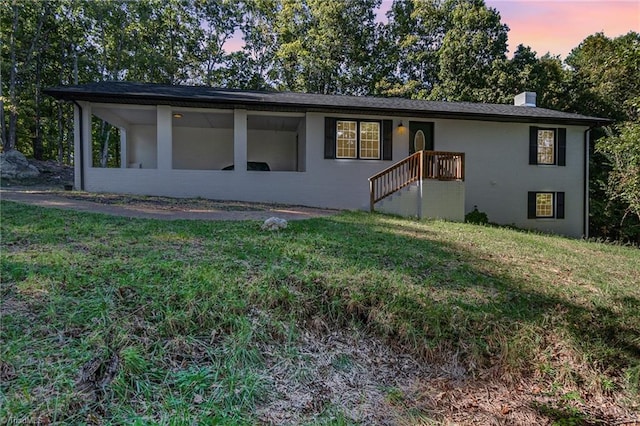 view of front of property with a yard