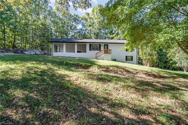 ranch-style house featuring a front yard