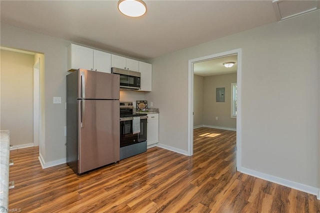 kitchen featuring stainless steel appliances, baseboards, dark wood-type flooring, and white cabinetry