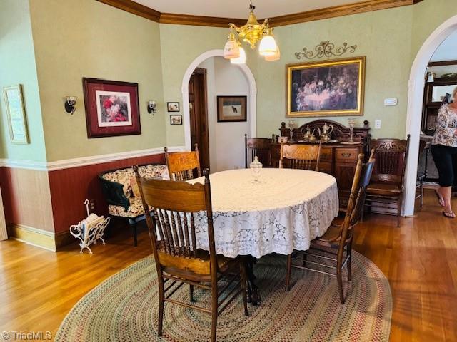 526 Bob Rainey Trl, Burlington, NC 27217 - dining space with arched walkways, wood finished floors, ornamental molding, and baseboards