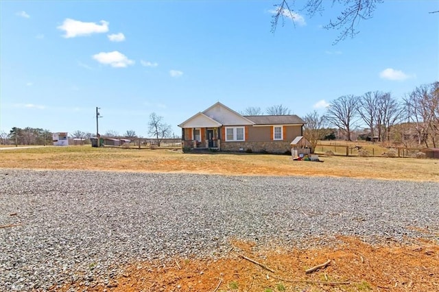 view of front of property with a front yard