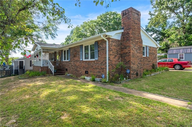 view of front of home with a front lawn