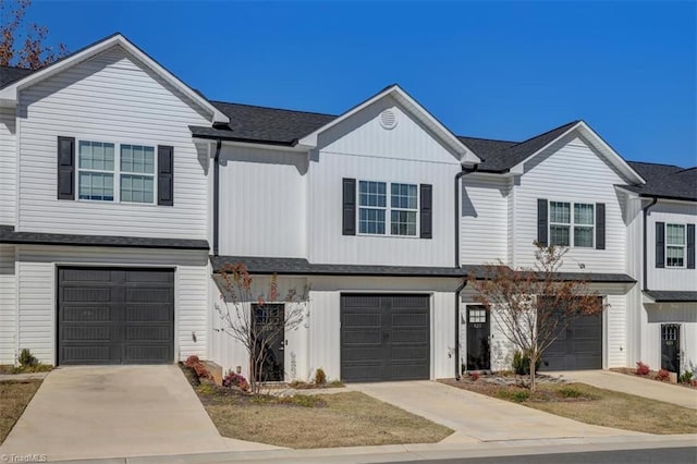 townhome / multi-family property featuring a garage