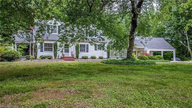 view of front facade with a front lawn and entry steps