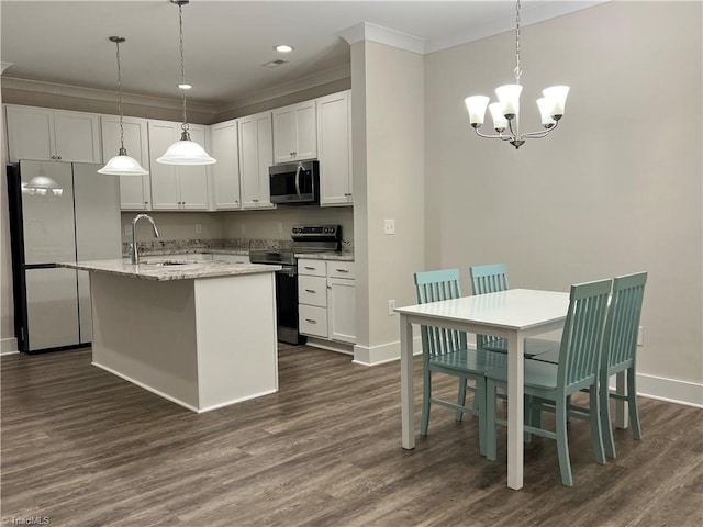 kitchen featuring a sink, dark wood finished floors, white cabinetry, stainless steel appliances, and crown molding