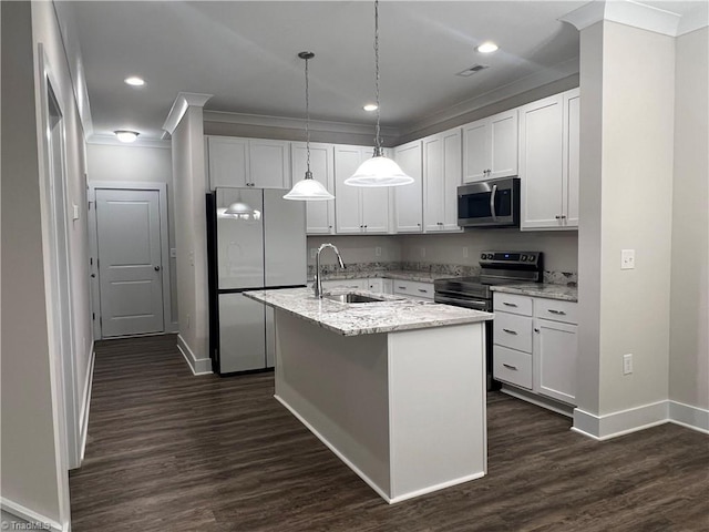 kitchen featuring dark wood finished floors, ornamental molding, a sink, appliances with stainless steel finishes, and white cabinetry