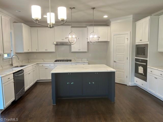 kitchen featuring a notable chandelier, crown molding, black appliances, under cabinet range hood, and a sink