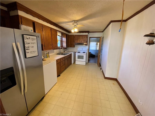 kitchen with white range with electric cooktop, sink, stainless steel refrigerator with ice dispenser, crown molding, and ceiling fan