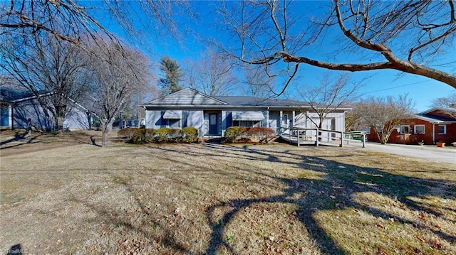 single story home featuring a front yard