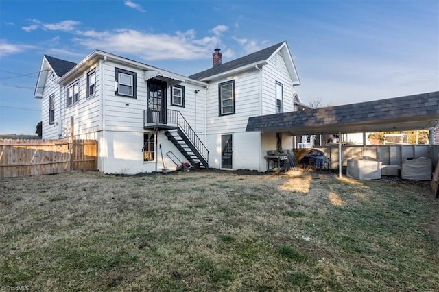 back of house featuring a yard