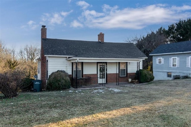 view of front of home featuring a front lawn and a porch