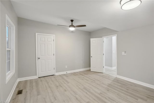 empty room with light hardwood / wood-style floors and ceiling fan