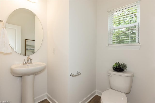 6005 Crestridge Ln Unit 1005, Winston-Salem, NC 27105 - bathroom featuring toilet and baseboards
