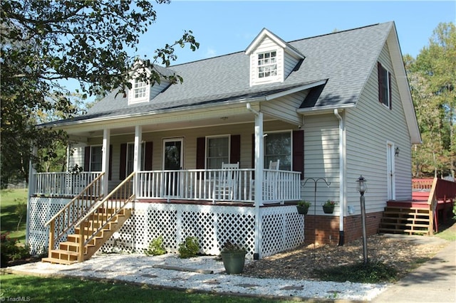 new england style home featuring a porch