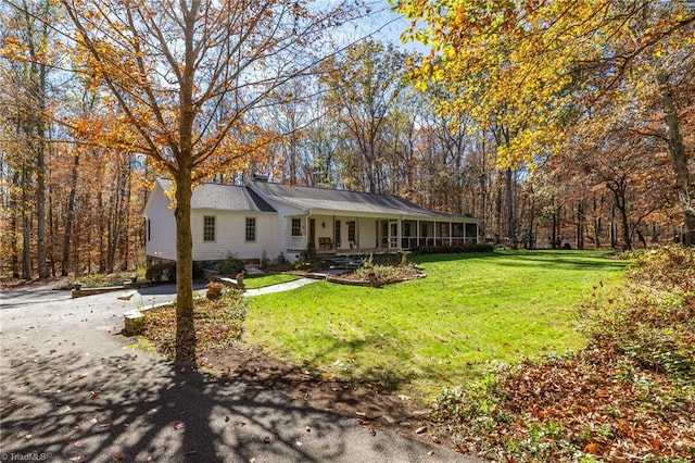 exterior space featuring a front yard