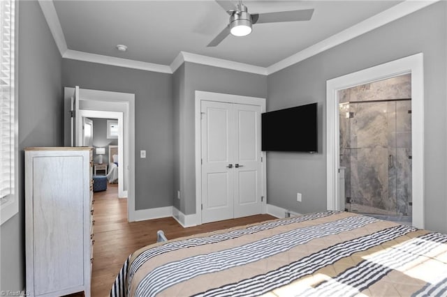 bedroom with ceiling fan, ornamental molding, wood-type flooring, and a closet