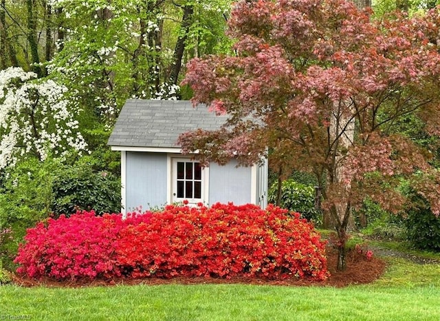 view of outbuilding with a lawn