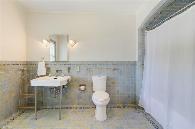 17 E Main St, Thomasville, NC 27360 - full bath featuring tile walls, crown molding, a wainscoted wall, a shower with shower curtain, and tile patterned floors