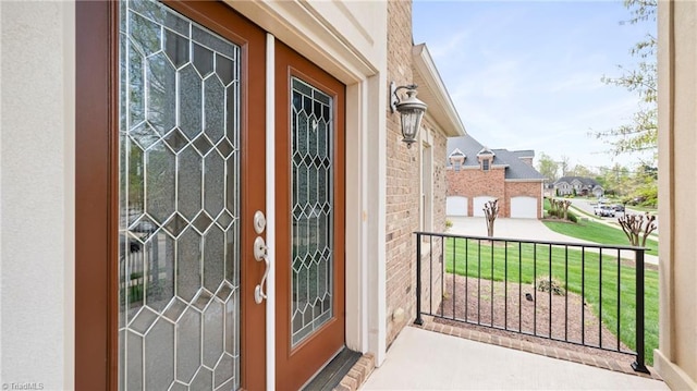 property entrance featuring a balcony