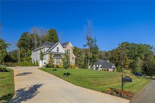 view of front of house featuring a front lawn