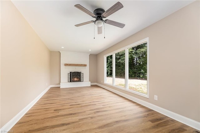 4353 Valley View Rd, Thomasville, NC 27370 - unfurnished living room featuring baseboards, light wood-style flooring, a fireplace, a ceiling fan, and recessed lighting