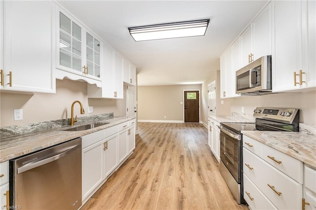 4353 Valley View Rd, Thomasville, NC 27370 - kitchen featuring stainless steel appliances, a sink, light wood-type flooring, and white cabinets