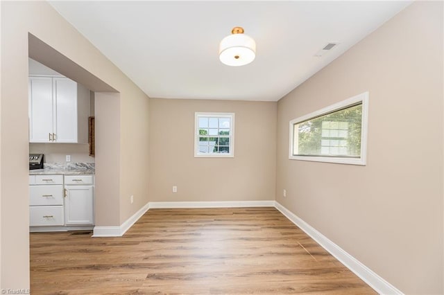 4353 Valley View Rd, Thomasville, NC 27370 - empty room featuring light wood-style floors and baseboards