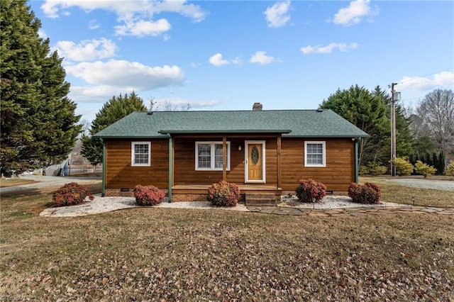 view of front of property featuring a front yard