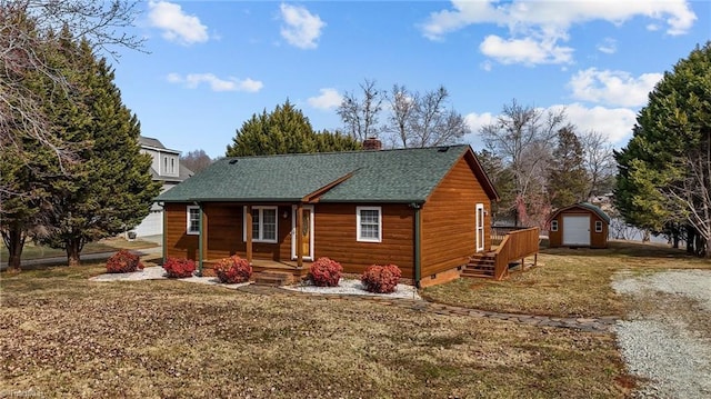 view of front of property featuring a storage shed and a front yard