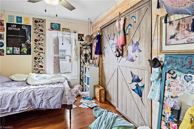 bedroom with hardwood / wood-style floors, ceiling fan, and crown molding