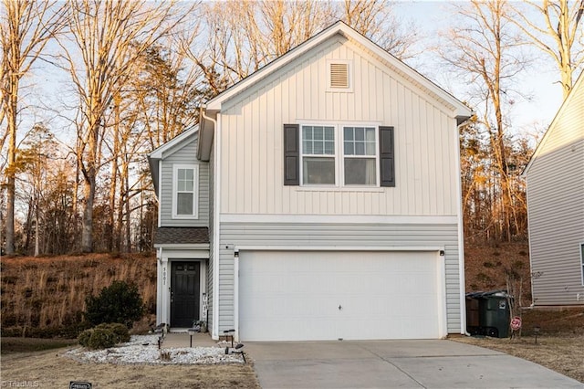 view of front property featuring a garage