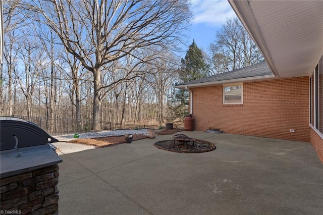 view of patio featuring a fire pit