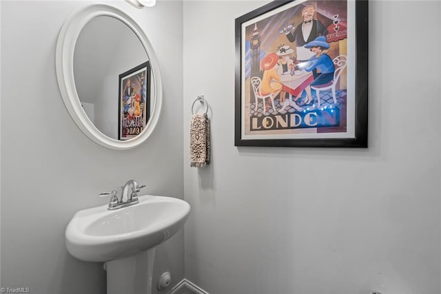 bathroom featuring sink