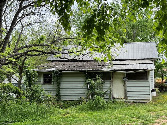 view of outdoor structure