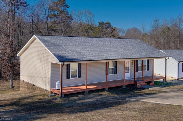 view of front of property featuring a front lawn and covered porch