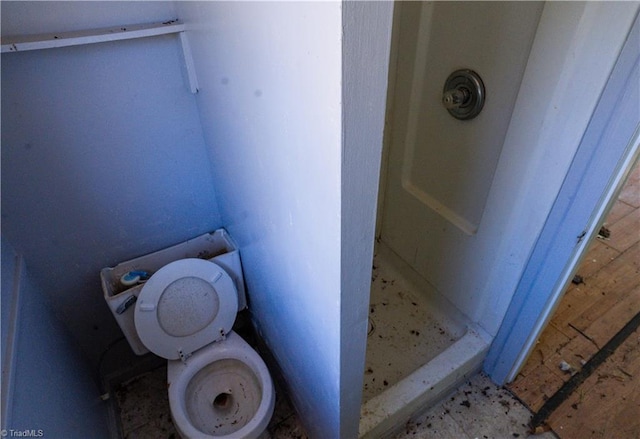 full bath featuring a shower stall and toilet