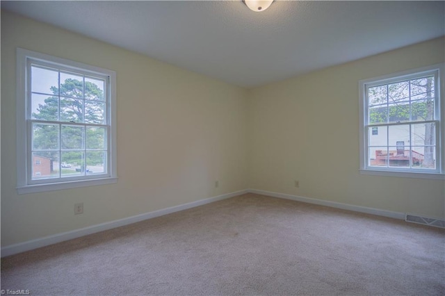 804 W 4th Ave, Lexington, NC 27292 - carpeted empty room with baseboards and visible vents