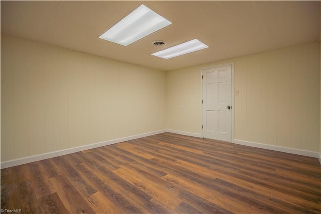 804 W 4th Ave, Lexington, NC 27292 - empty room with dark wood-style flooring, baseboards, and visible vents
