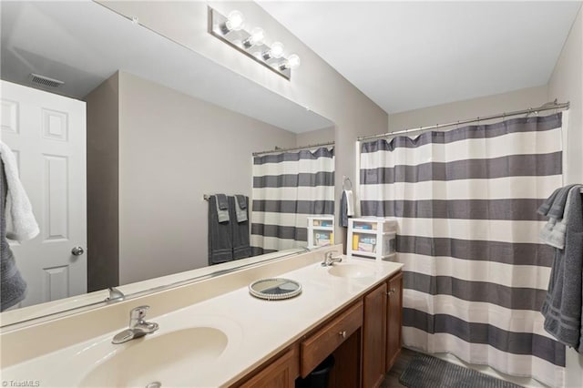 full bathroom featuring a sink, visible vents, a shower with shower curtain, and double vanity