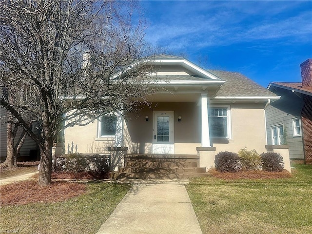 view of front of house with a front lawn