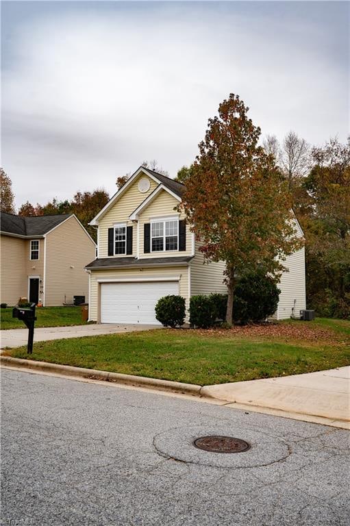 view of front of house featuring a front lawn and a garage